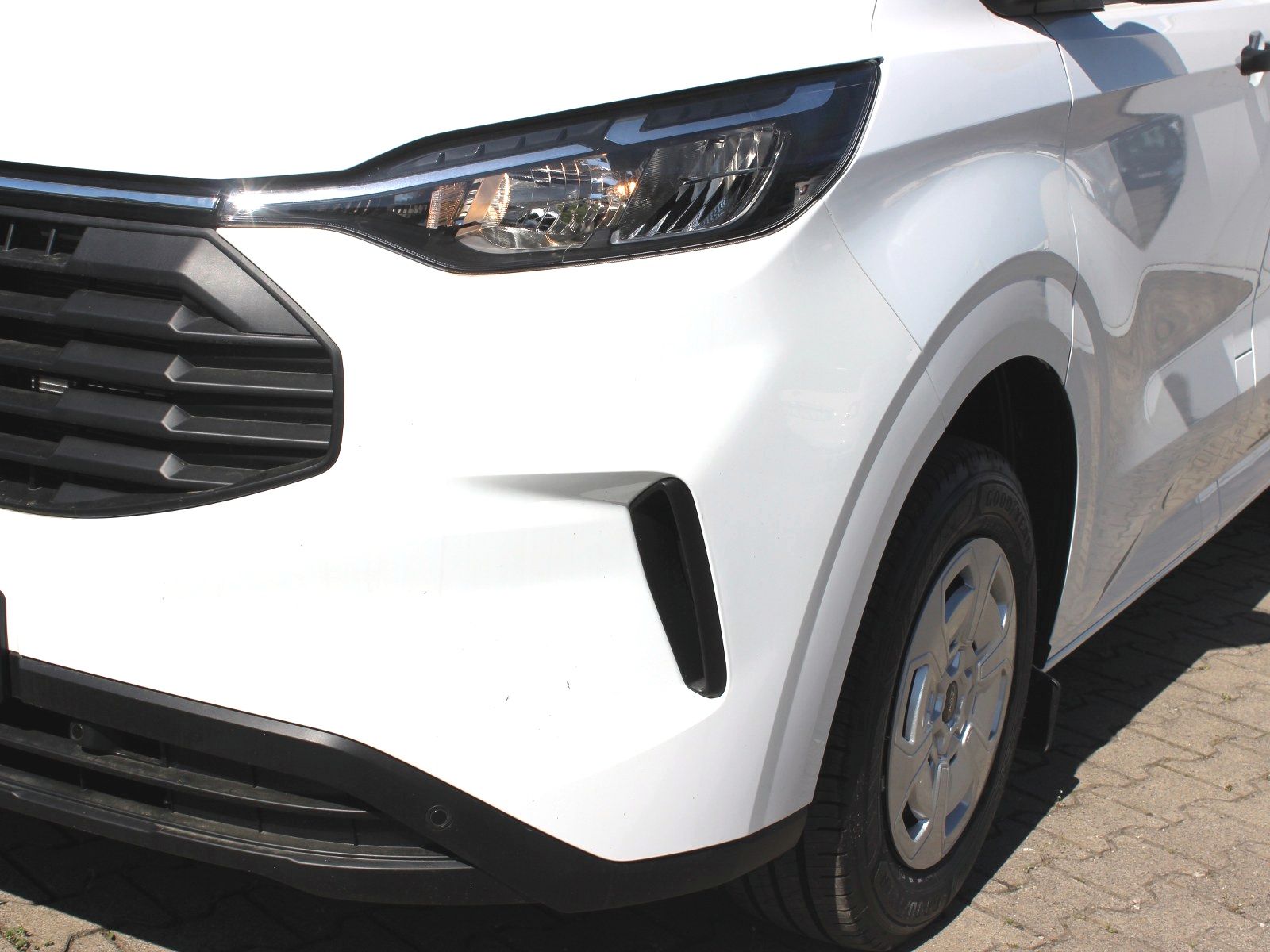Fahrzeugabbildung Ford Transit Custom 320 L1 FWD Trend