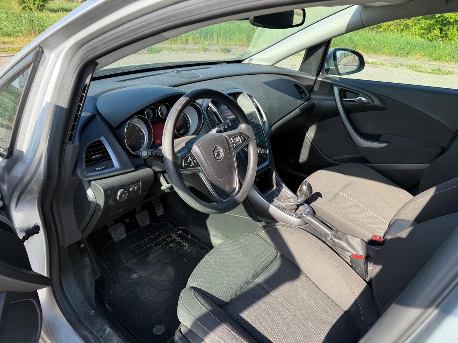 Opel Astra 2015 — photo 9
