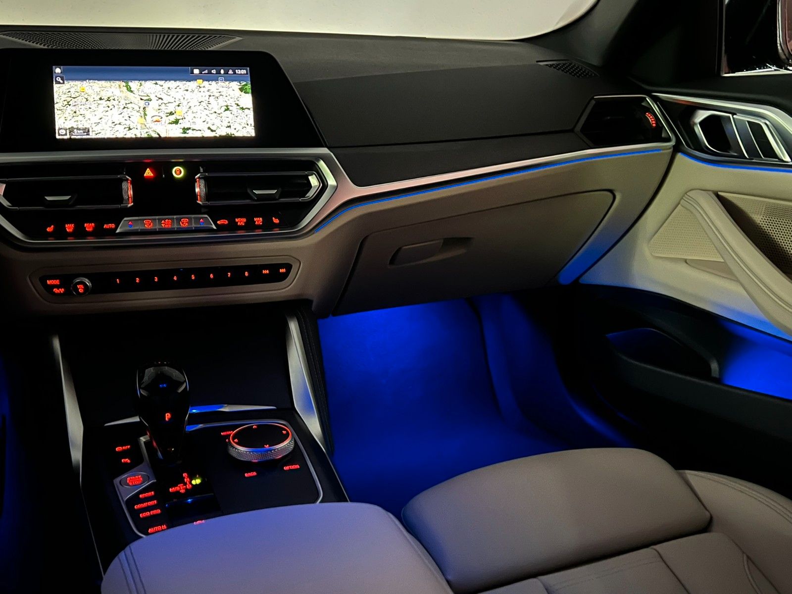 Fahrzeugabbildung BMW M440 i xDrive/LED/DAB/KAM/MEMORY/BICOLOR 19 ZOLL