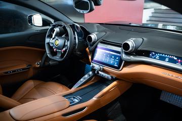 2018 Ferrari GTC4LUSSO — миниатюра 19