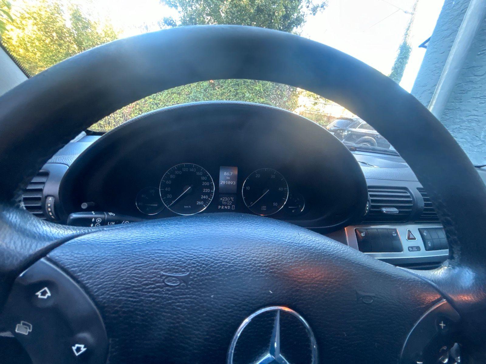 Mercedes-Benz 220 2004 — photo 13