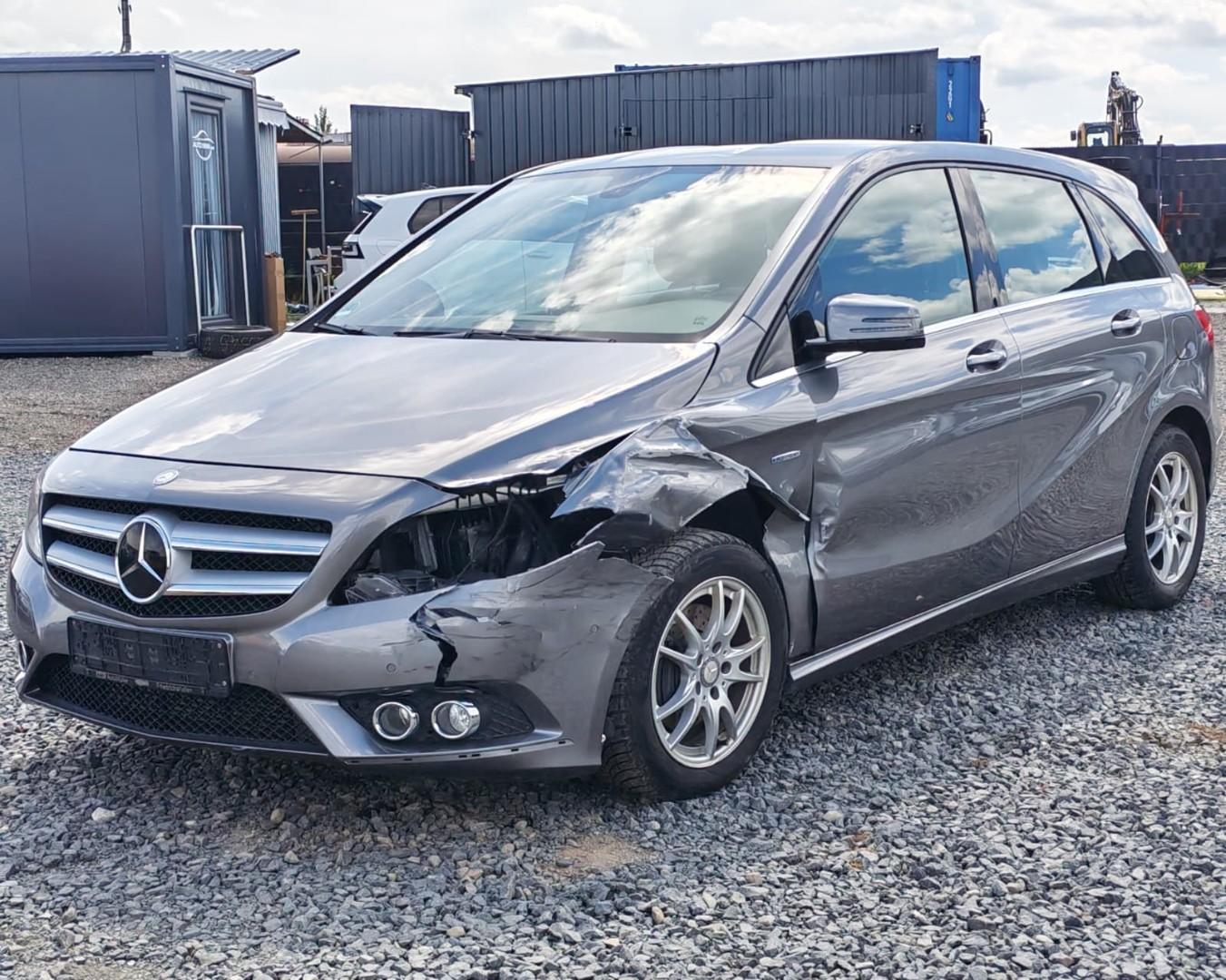 Mercedes-Benz B180-AUTOMATIK-UNFALLAUTO-EU5