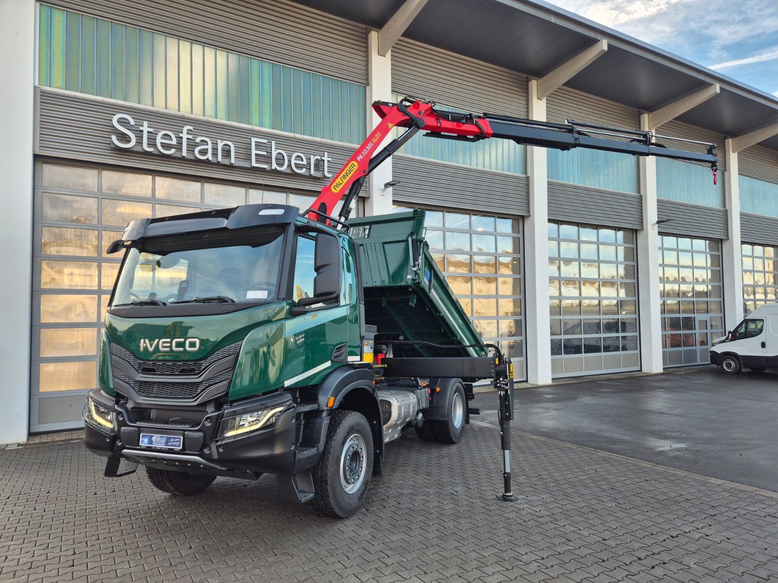 Fahrzeugabbildung Iveco AD200X40/P HR OFF 4x2 Palfinger PK 12.501 FunK