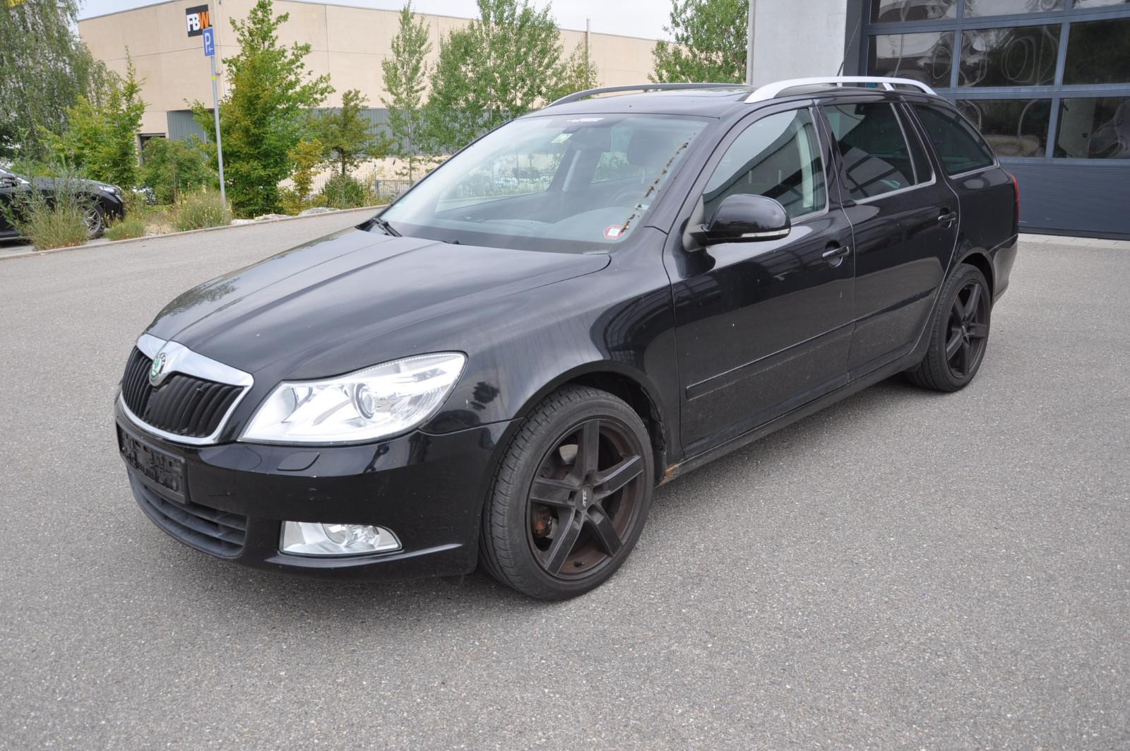 Skoda Octavia Combi Elegance Navi Bi-Xenon PDC