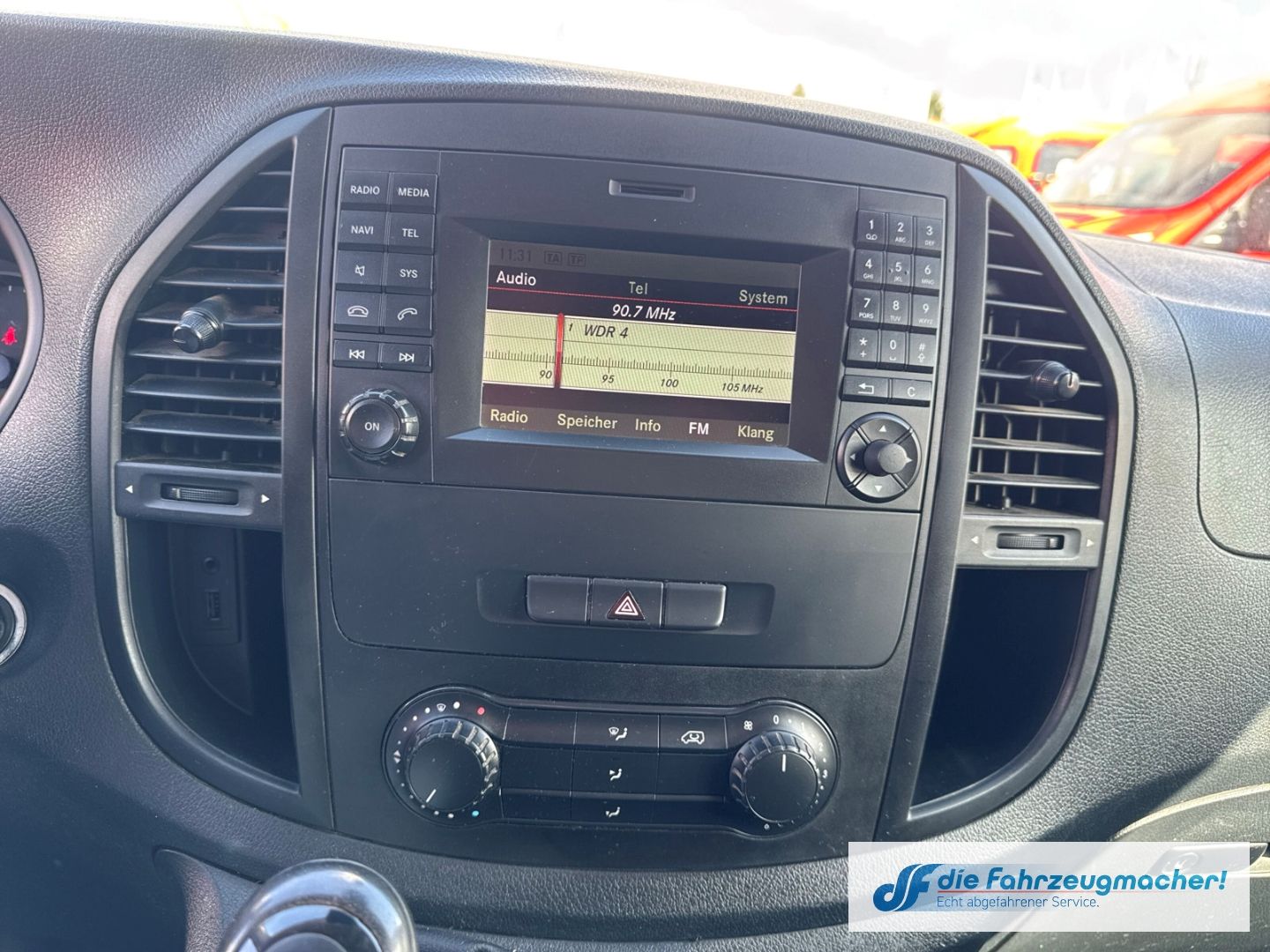 Fahrzeugabbildung Mercedes-Benz Vito Kasten 111 CDI FWD lang Rückfahrkam.*EXPORT