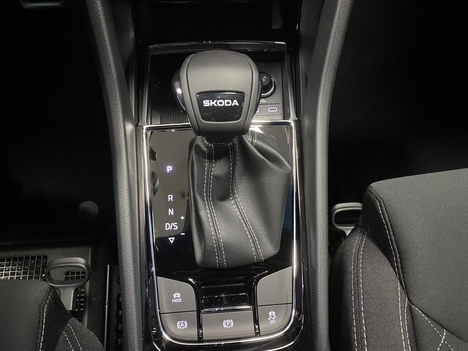 Fahrzeugabbildung SKODA Karoq 1.5 TSI SPORTLINE+5J GA+MATRIX+ACC+360+AHK
