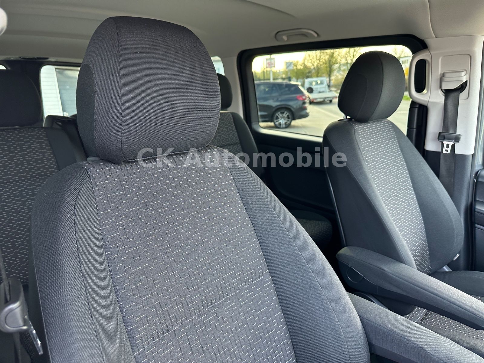 Fahrzeugabbildung Mercedes-Benz Vito 124 Mixto 4x4 lang/5Sitze/Navi/LED/Kam./AHK
