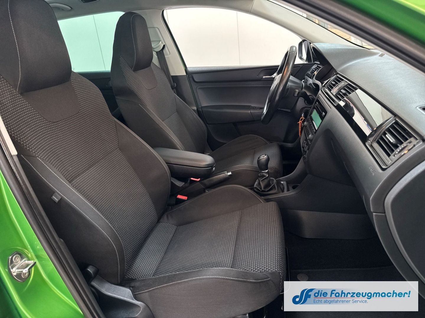 Fahrzeugabbildung SKODA Rapid Spaceback StylePlus 1.2 TSI Panorama Xenon