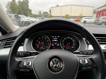 Volkswagen Passat Variant Comfortl.+Navi+Klima+Shz
