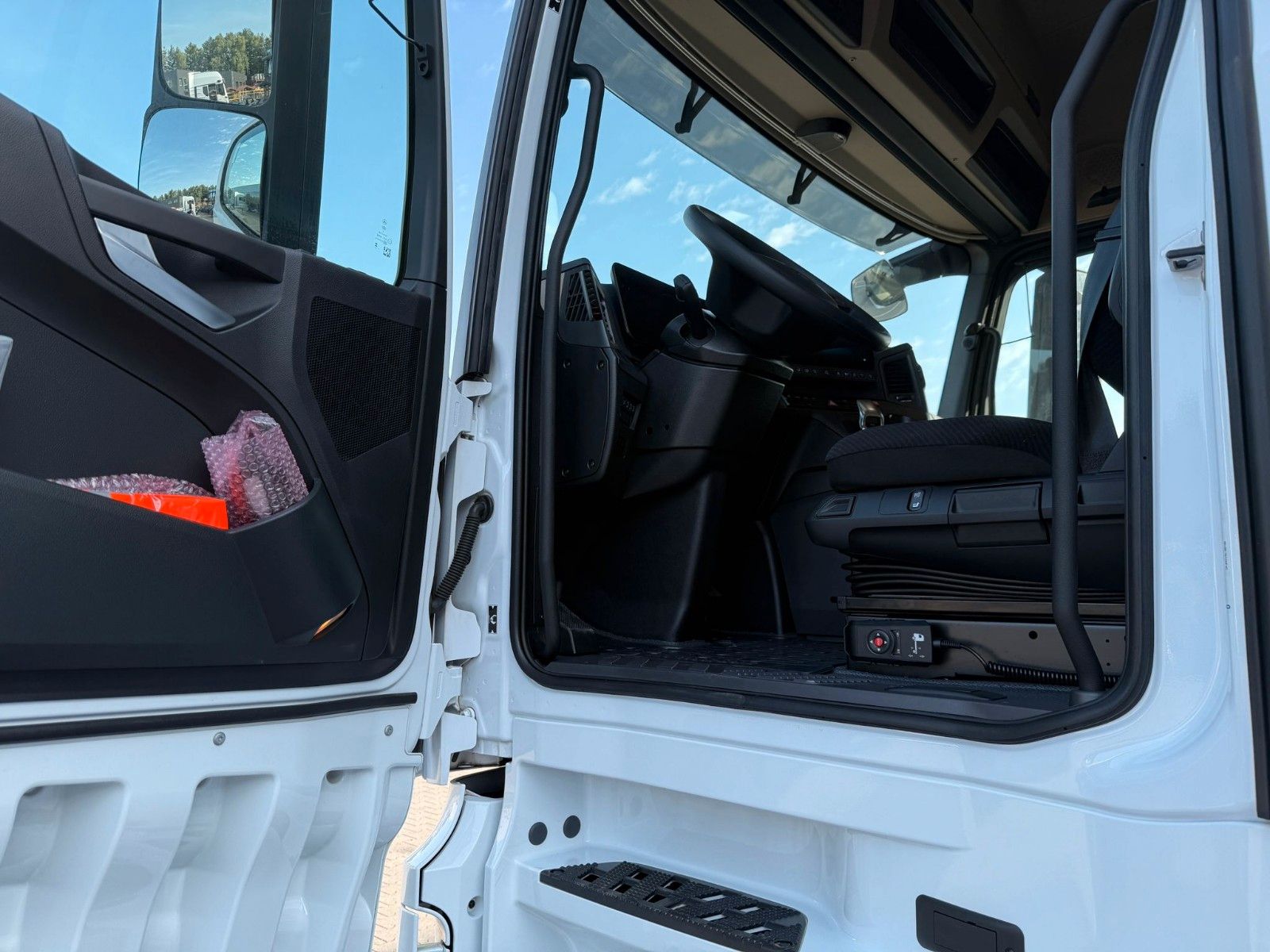 Fahrzeugabbildung Mercedes-Benz Actros 1848 LS BigSpace mit ADR