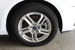 Fahrzeugabbildung Ford Focus Cool & Connect NAVI ACC WinterPaket PDC