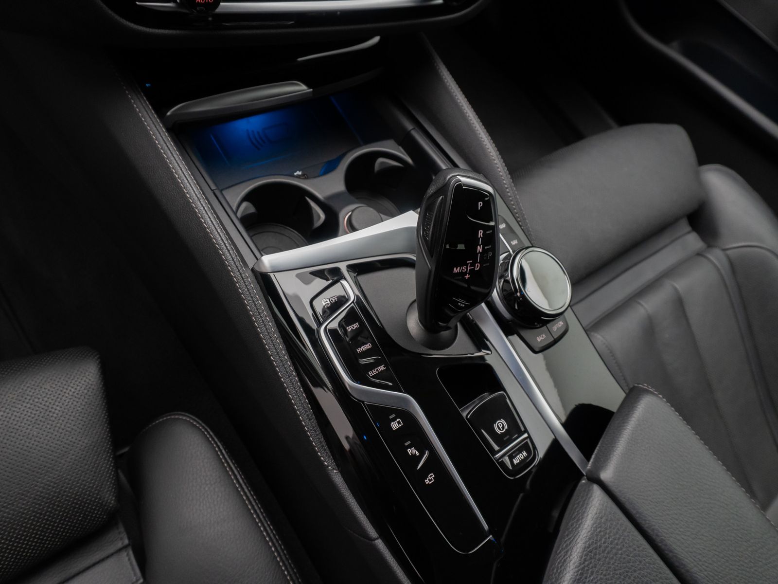 Fahrzeugabbildung BMW 530e Luxury Line 360° Laser DAB H/K SoftCl Sport