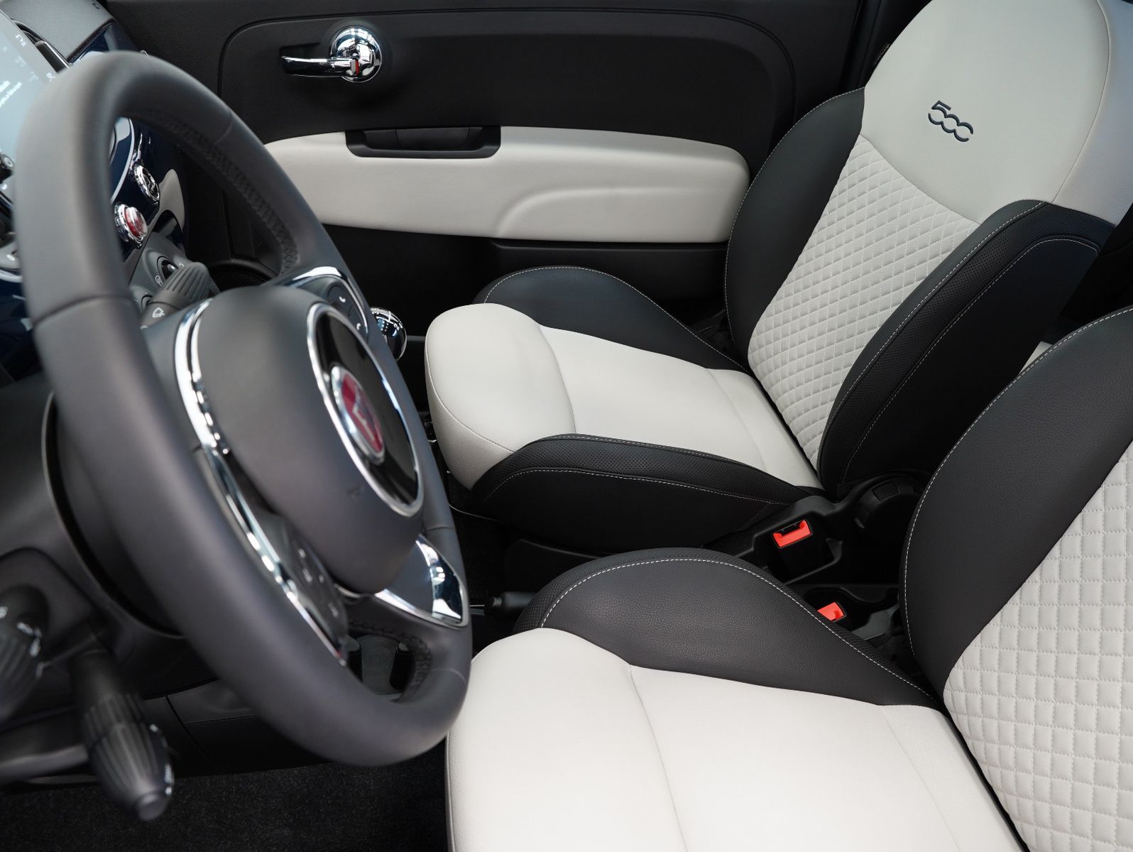 Fahrzeugabbildung Fiat 500 1.0 Mild Hybrid Dolcevita PANORAMA