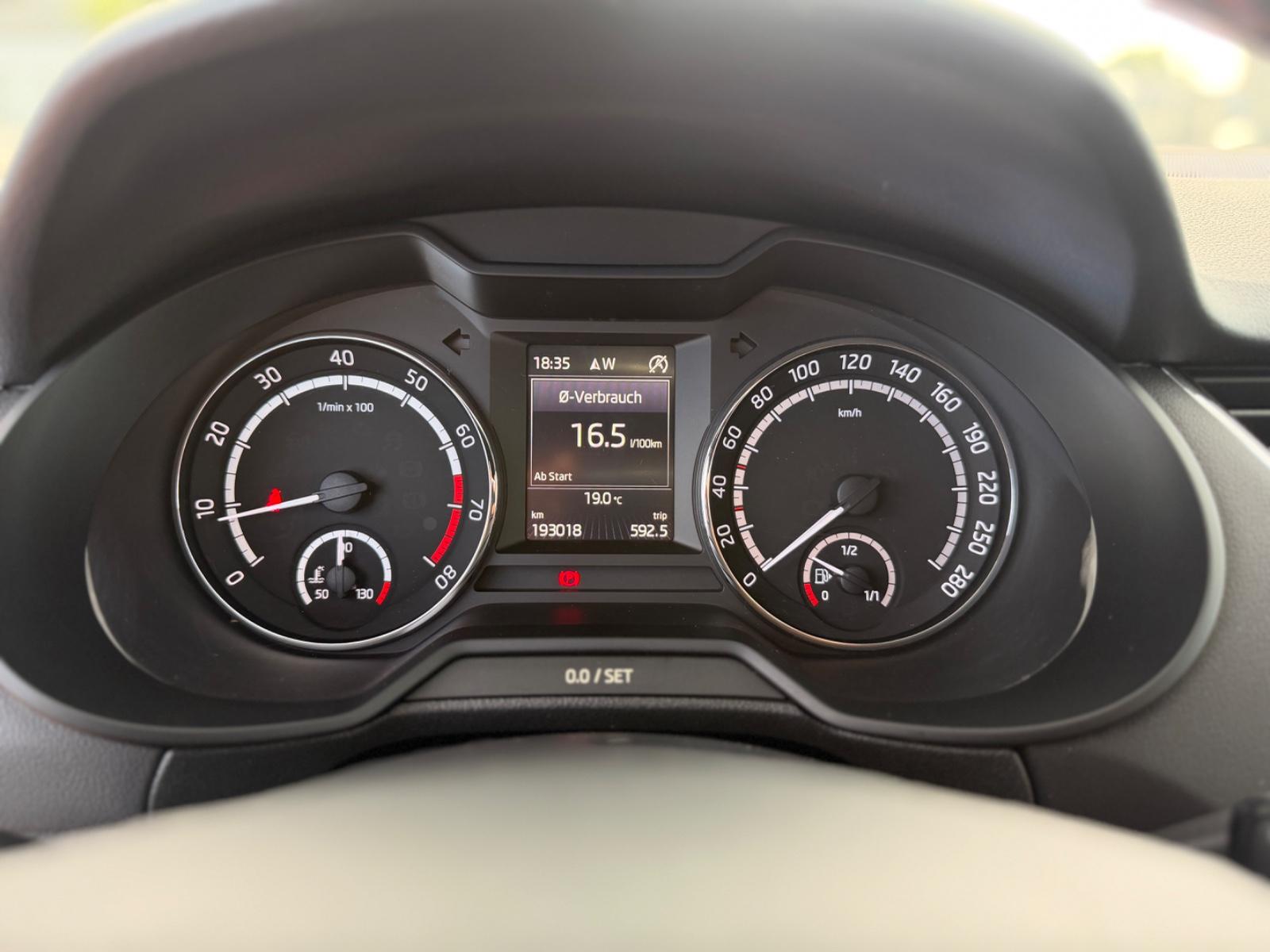SKODA OCTAVIA COMBI RS 220 ch BVM - 1ère MAIN - CUIR - HIFI - 193000 km