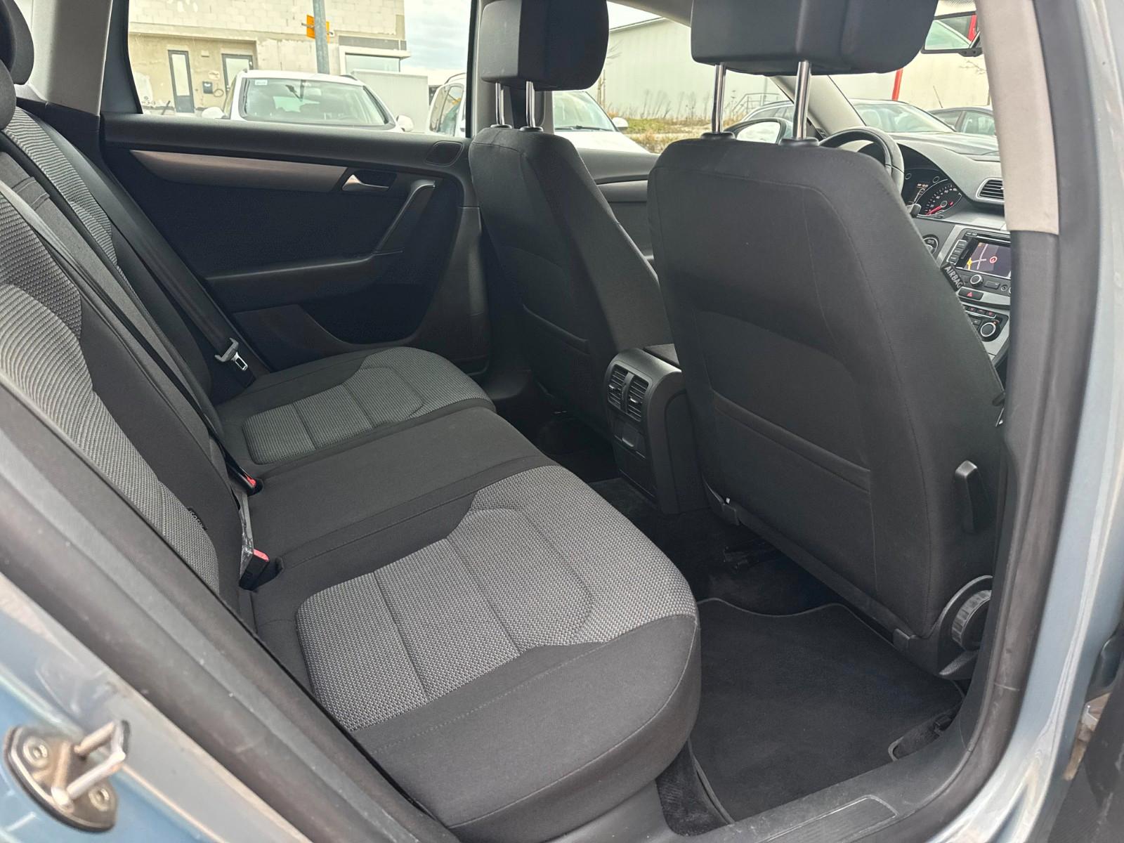Volkswagen Passat 2011 — photo 11