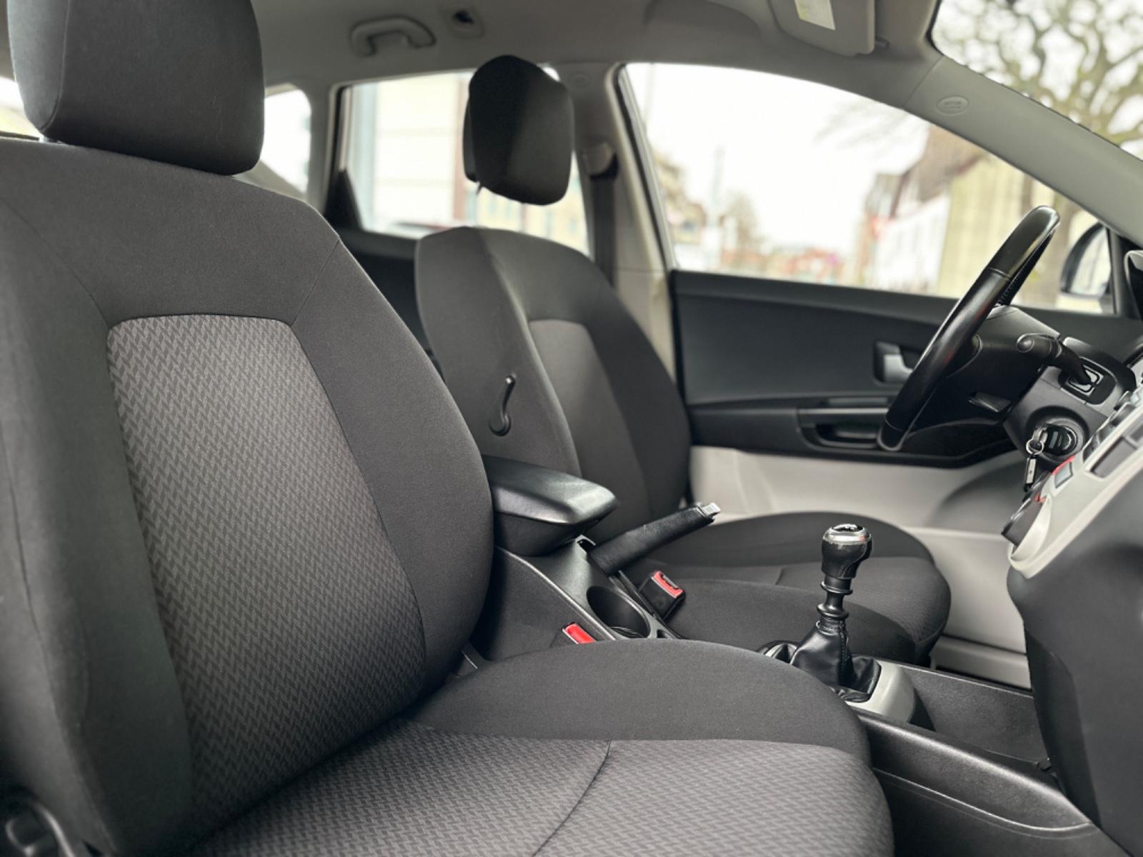 Kia cee'd 2009 — photo 17