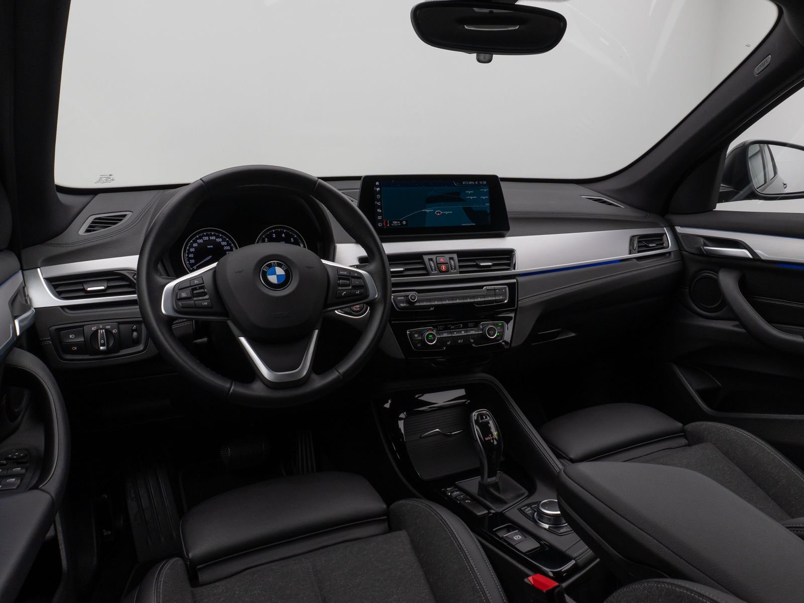 Fahrzeugabbildung BMW X1 sD20i SportLine Kamera HUD DAB HiFi Alarm LED