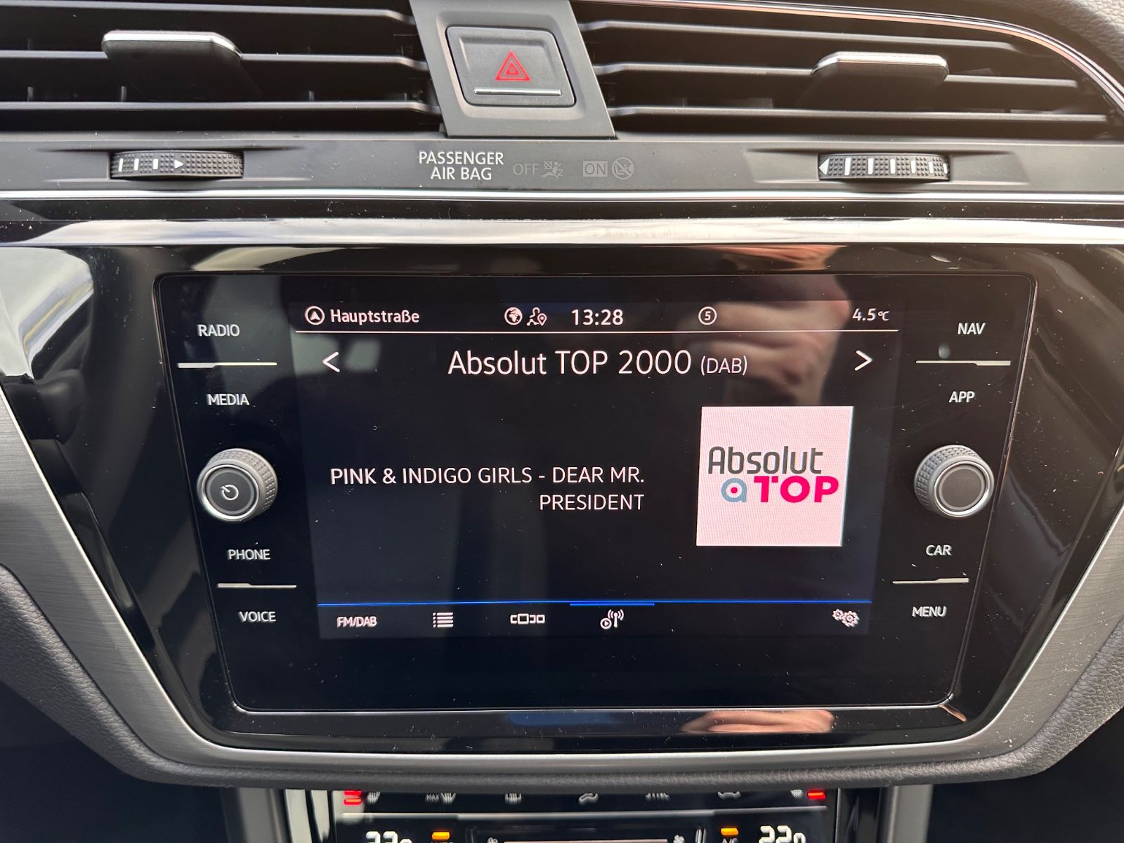 Fahrzeugabbildung Volkswagen Touran Comfortline 1.5 TSI DSG AHK/LED/Navi/SHZG