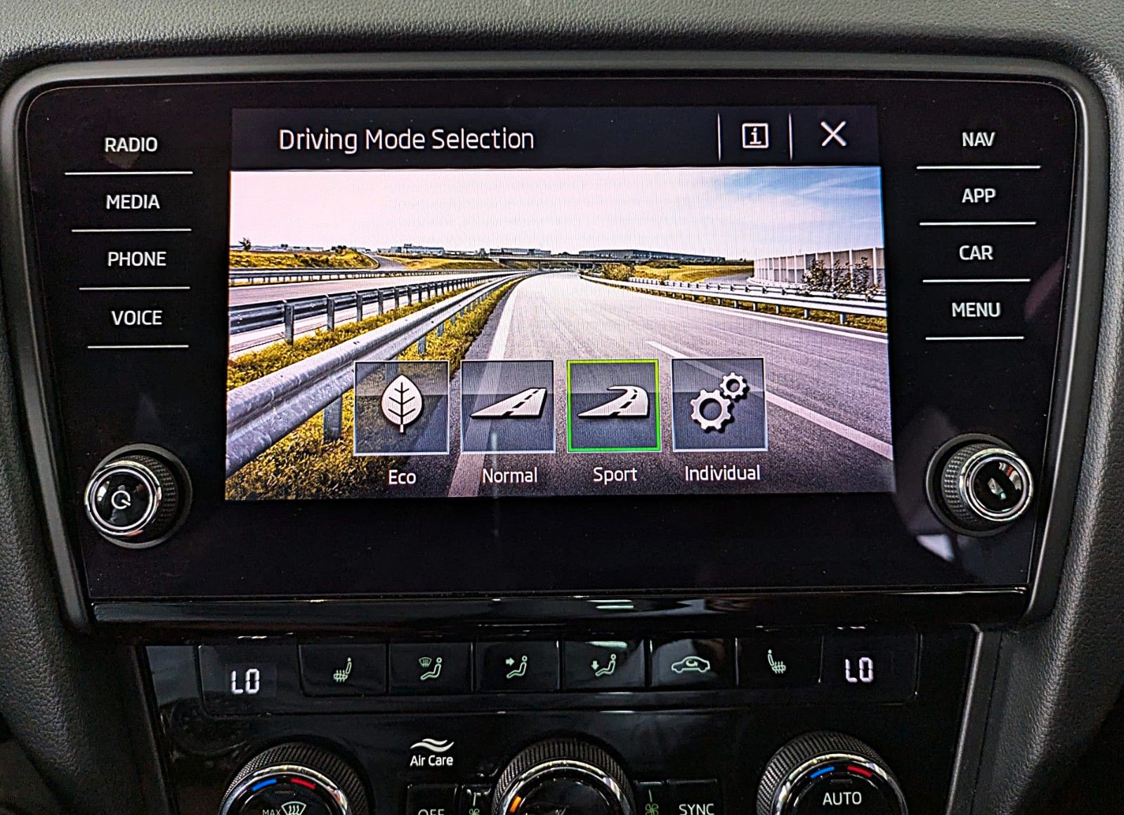 Fahrzeugabbildung SKODA Octavia RS DSG PANO ACC LED VIRTUAL CAM CARPLAY