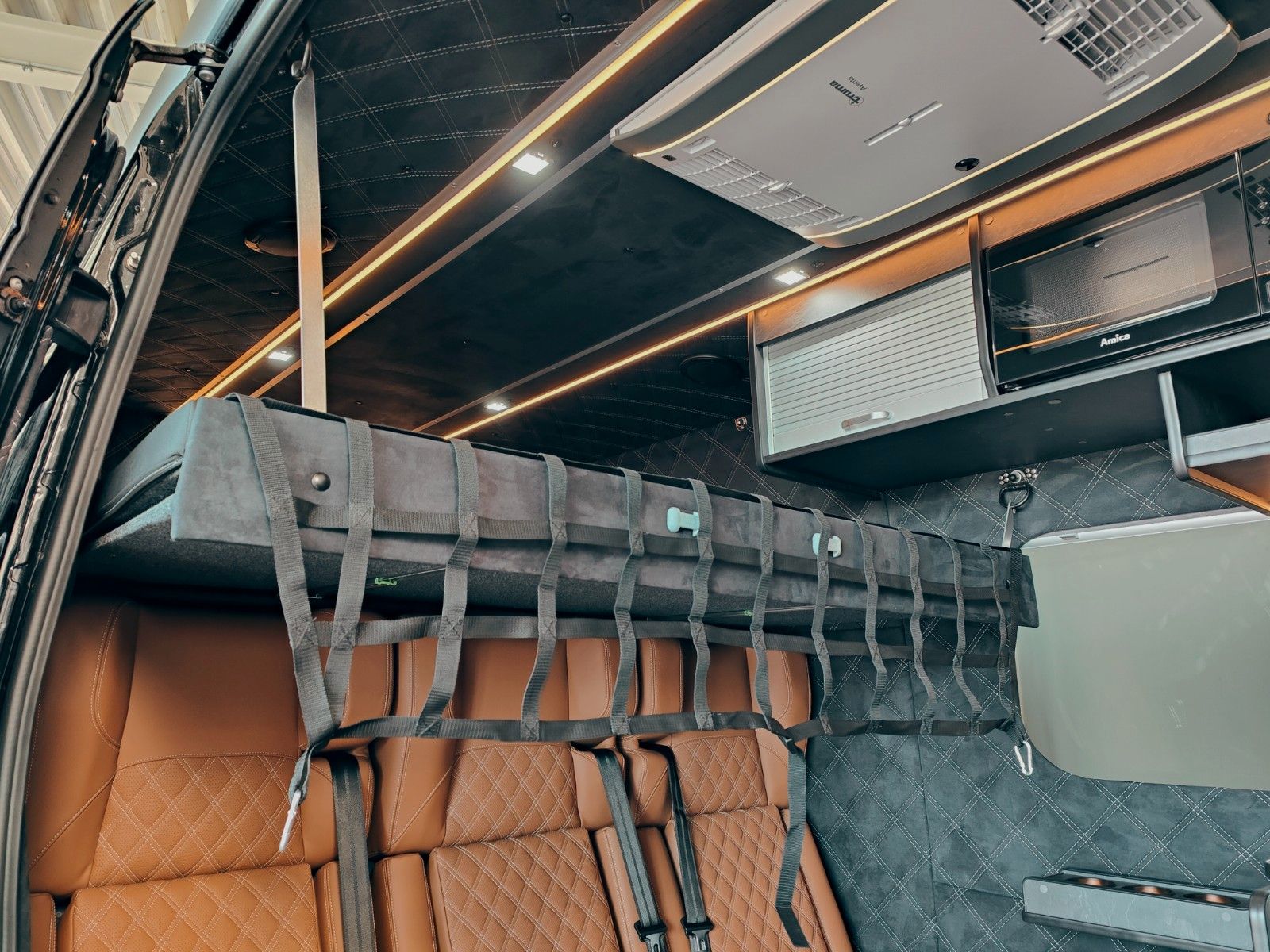 Fahrzeugabbildung Mercedes-Benz X-CROSSVAN  RWD #stealthcamper