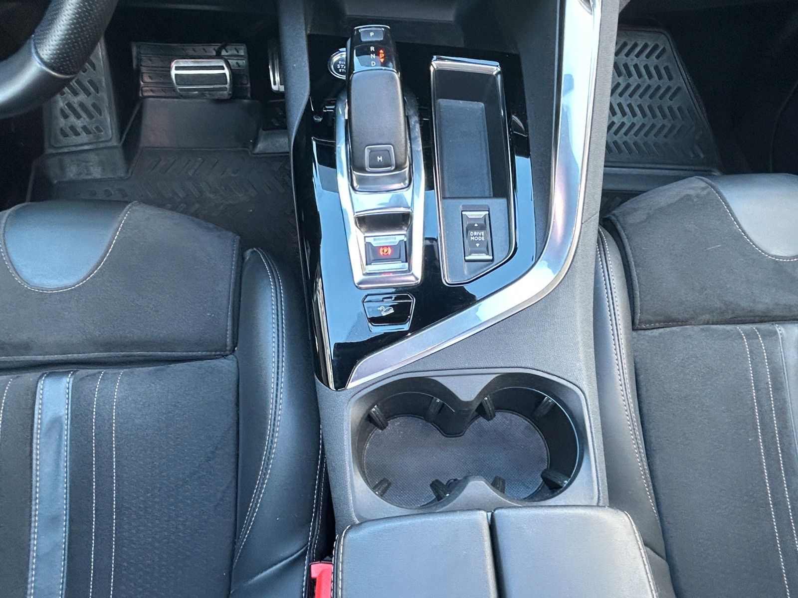 Fahrzeugabbildung Peugeot 3008 GT Automatik/Vollaustattung/8Fachbereift/
