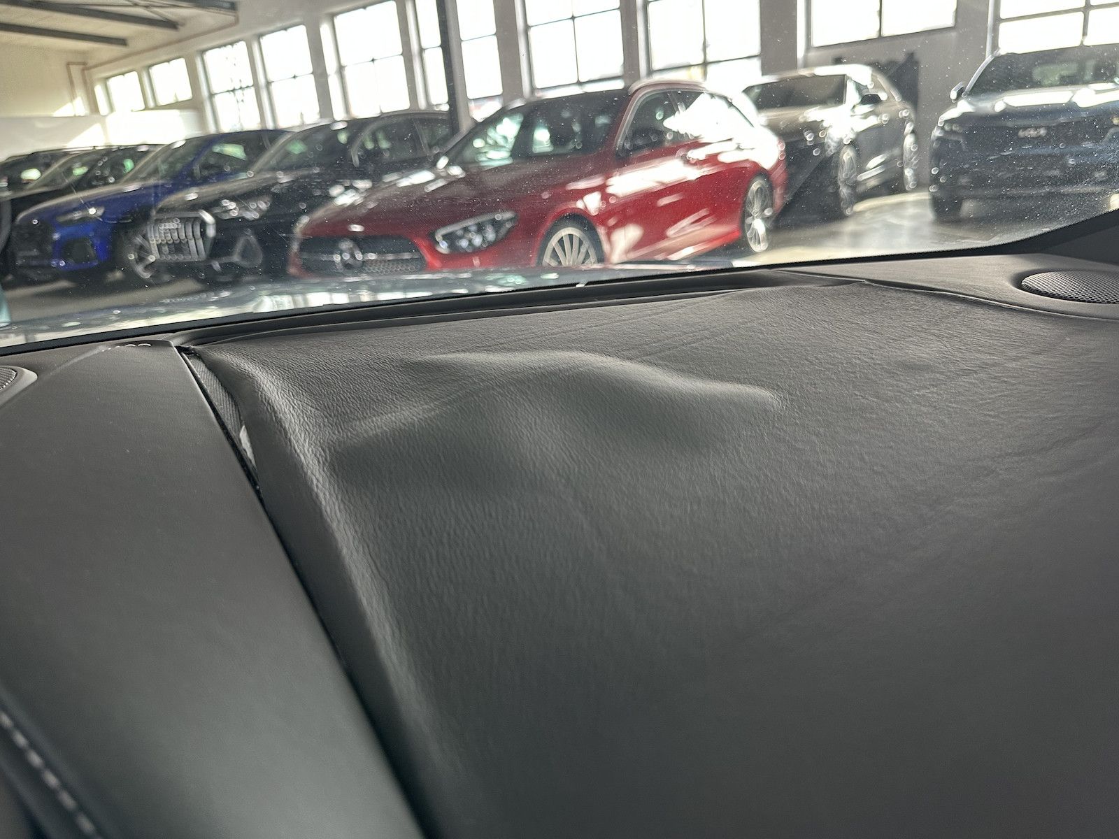 Fahrzeugabbildung Aston Martin DB11 V 12 AML Special Colour/Black-Tech-Pack/