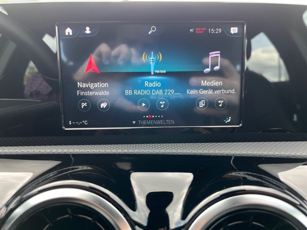 Fahrzeugabbildung Mercedes-Benz A 180 Progressive Navi LED SHZ SpurH KAM DAB