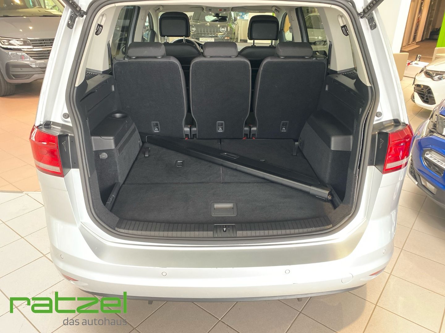 Fahrzeugabbildung Volkswagen Touran Highline 1.5 TSI DSG 7-Sitze ACC EasyOpen