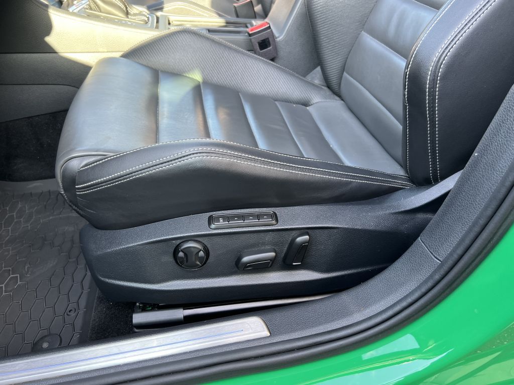 Fahrzeugabbildung Volkswagen Golf R 2.0 Akrapovic Original Sonderfarbe
