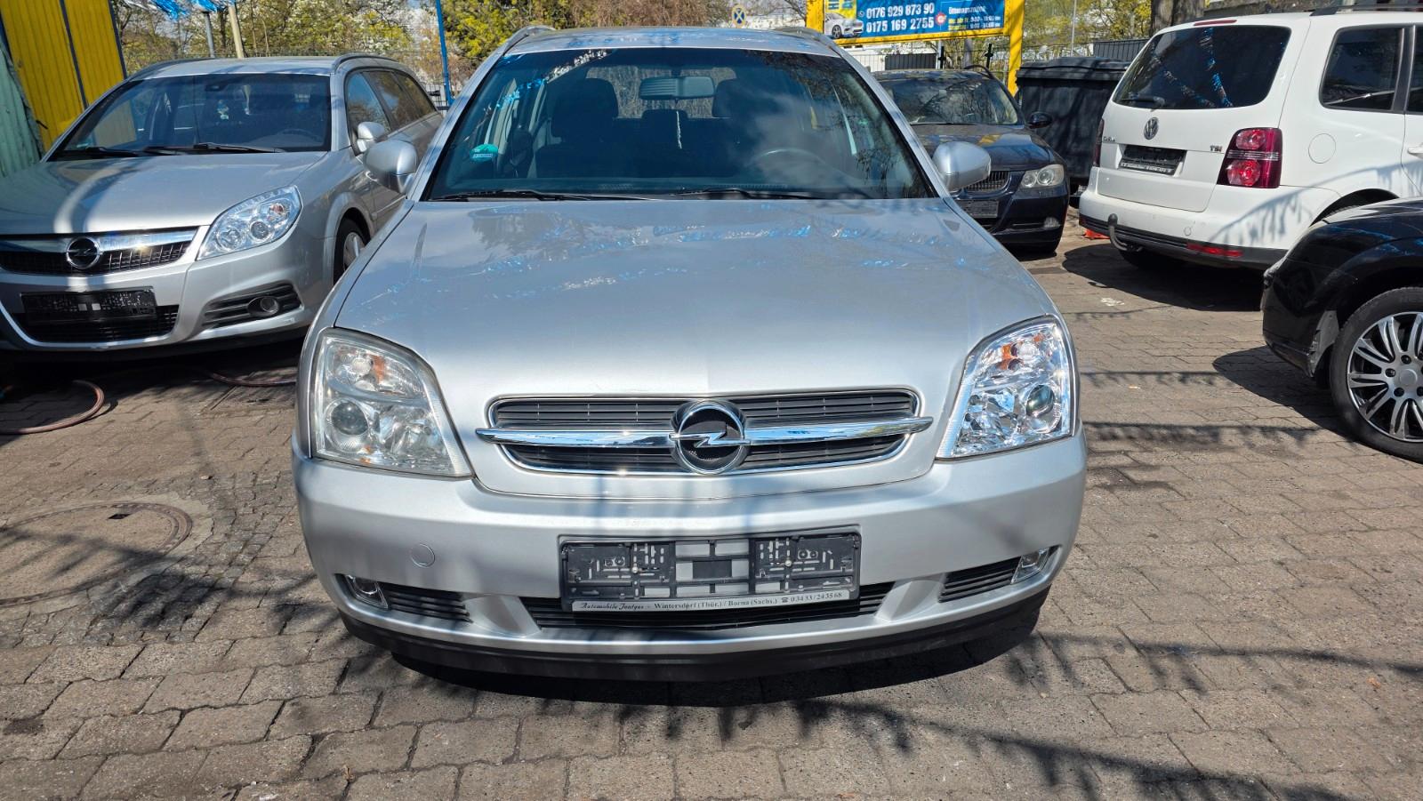 Opel Vectra 2004 — rear view
