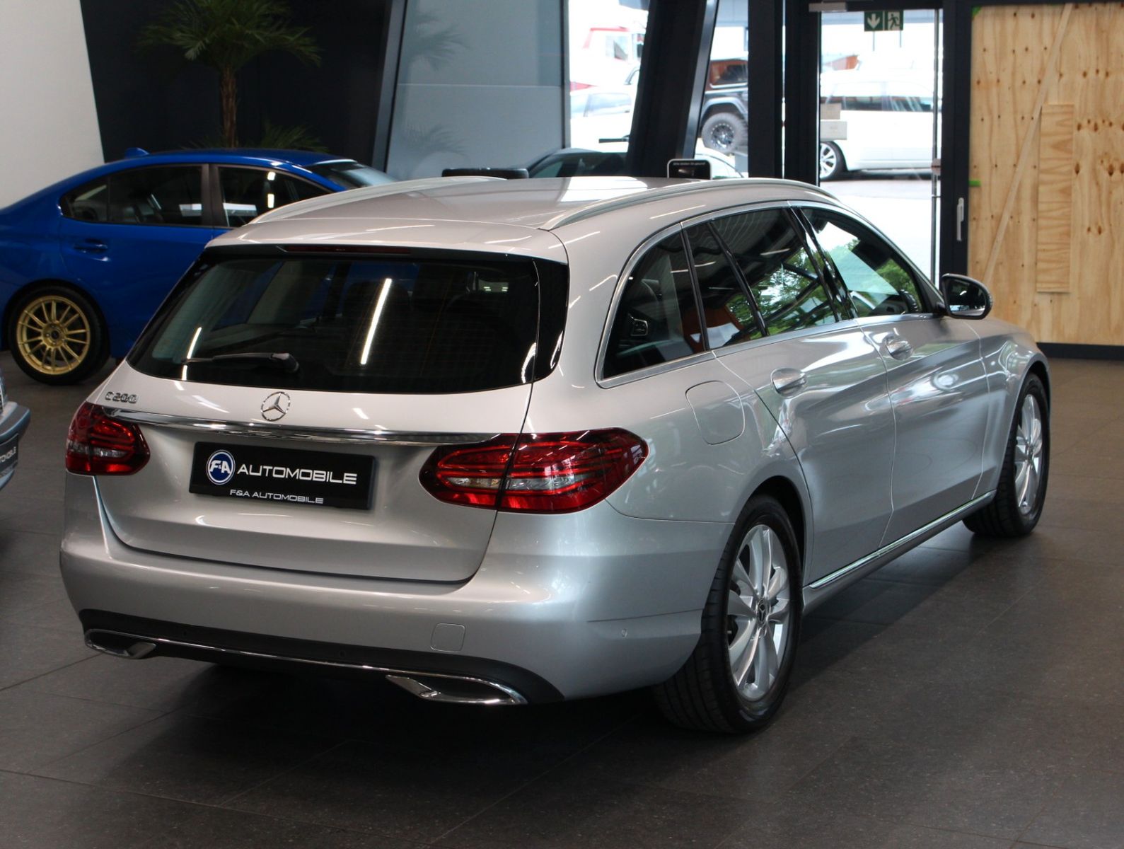 Fahrzeugabbildung Mercedes-Benz C 200 T Avantgarde Distronic*elekt. AHK*LED