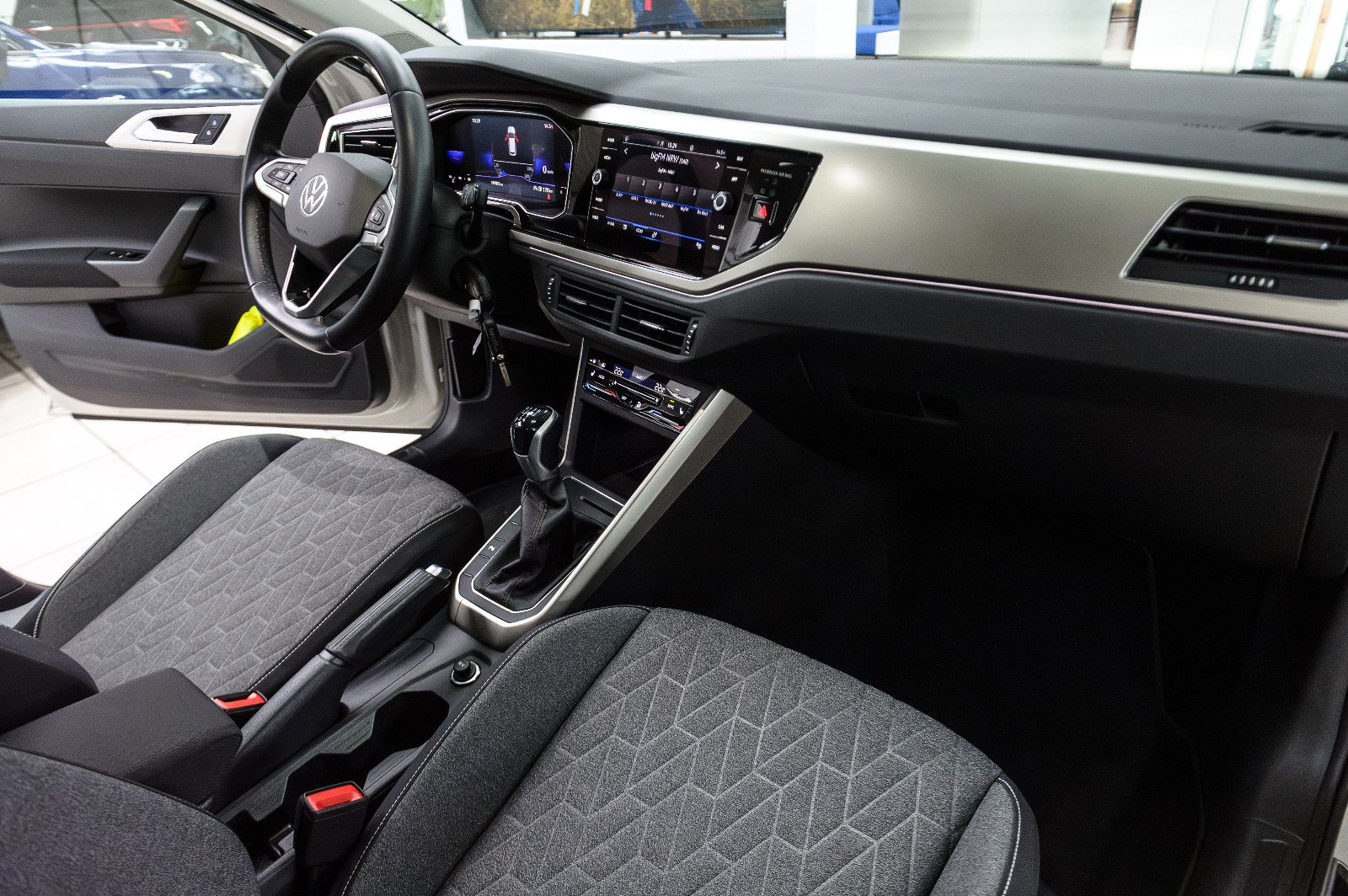 Fahrzeugabbildung Volkswagen Polo VI Move 1.0 LED+APP+BEATS+SHZ+KAMERA