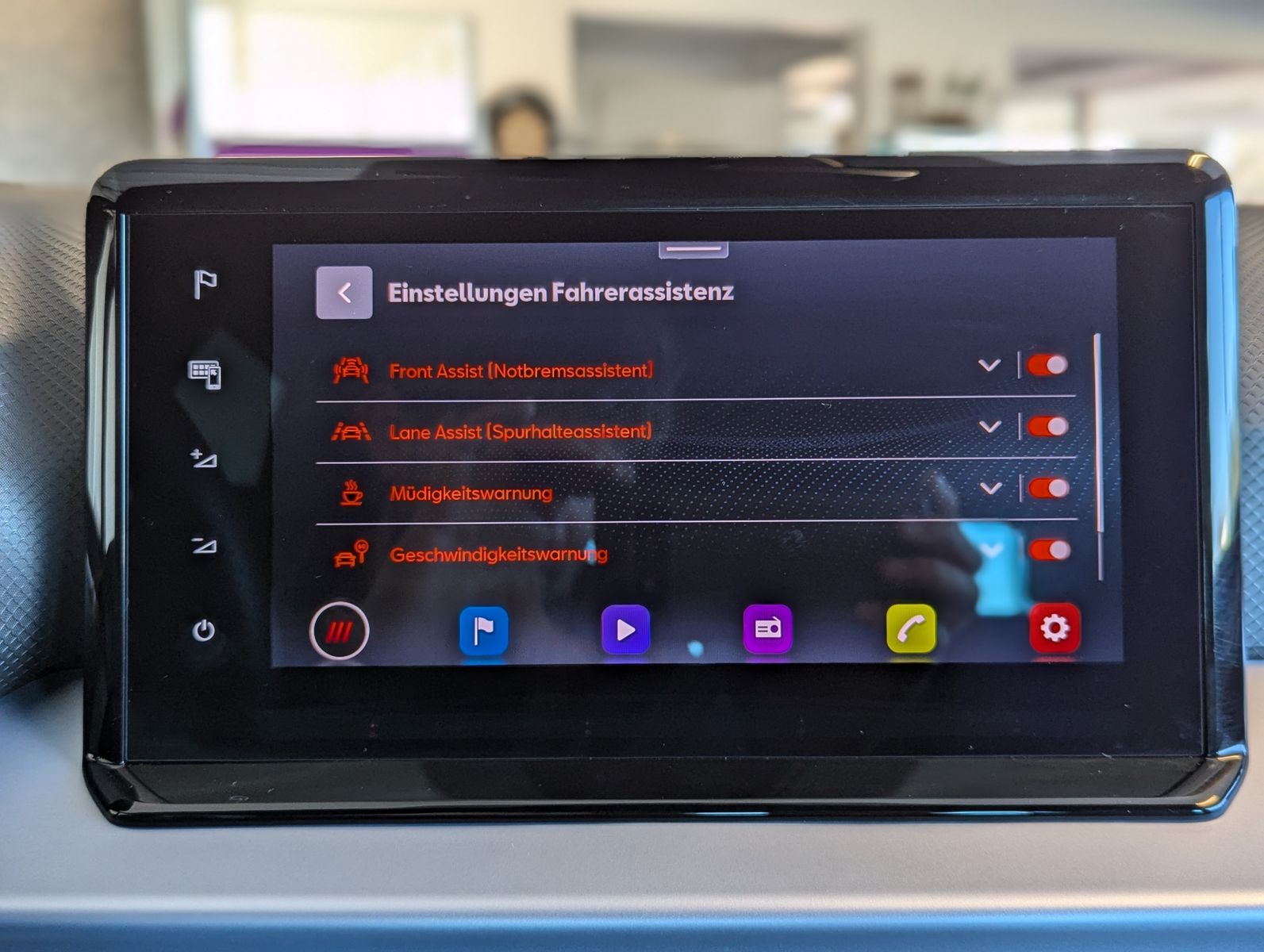 Fahrzeugabbildung SEAT Arona 1.5 TSI DSG FR LED ACC Cam Dinamica AHK 18