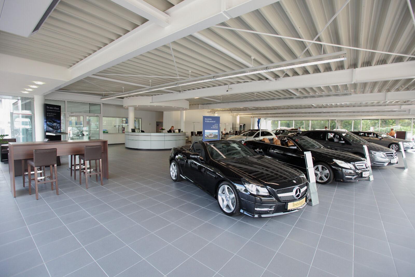 showroom-image-top