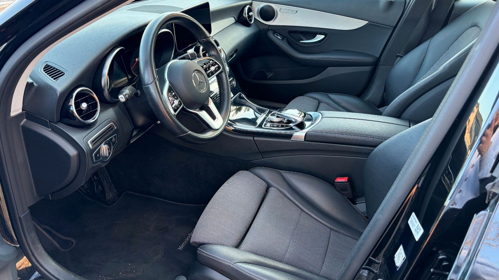 Fahrzeugabbildung Mercedes-Benz Limousine  Buisiness Pkus