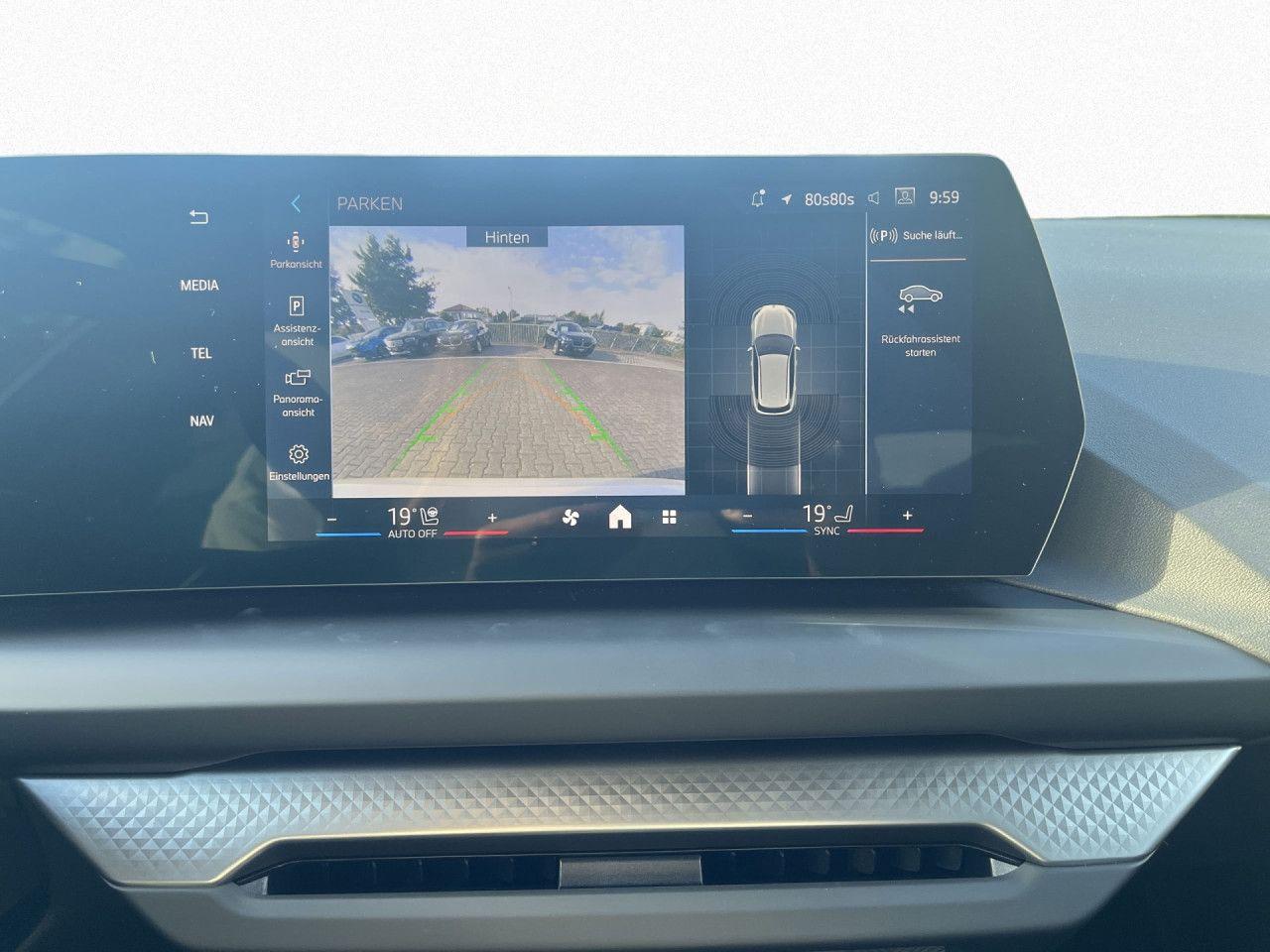 BMW 120d AdpLED,ParkAss,DriveAss,LED,CarPlay,KomfZ