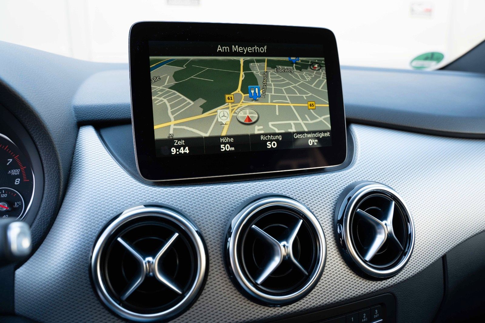 Fahrzeugabbildung Mercedes-Benz B 200 KAM PDC MFL XENON AHK -WENIG KM-