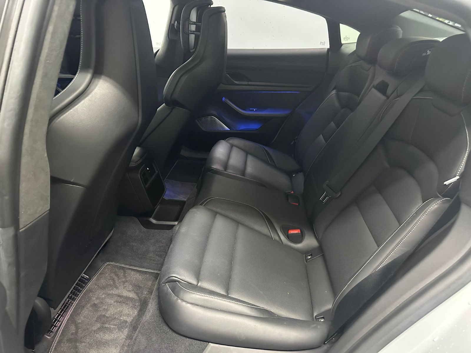 Fahrzeugabbildung Porsche Taycan Turbo *VOLL*KERAMIC*PANORAMA*