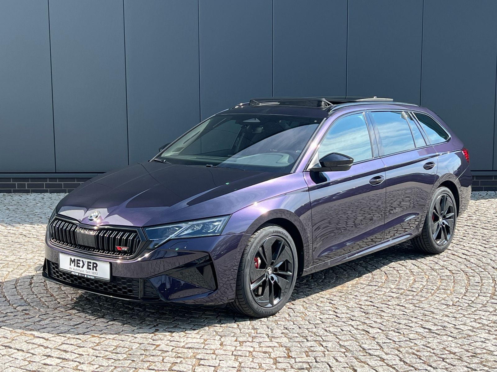 Fahrzeugabbildung SKODA Octavia Combi RS 2.0 TSI DSG *Panorama, AHK, Ind