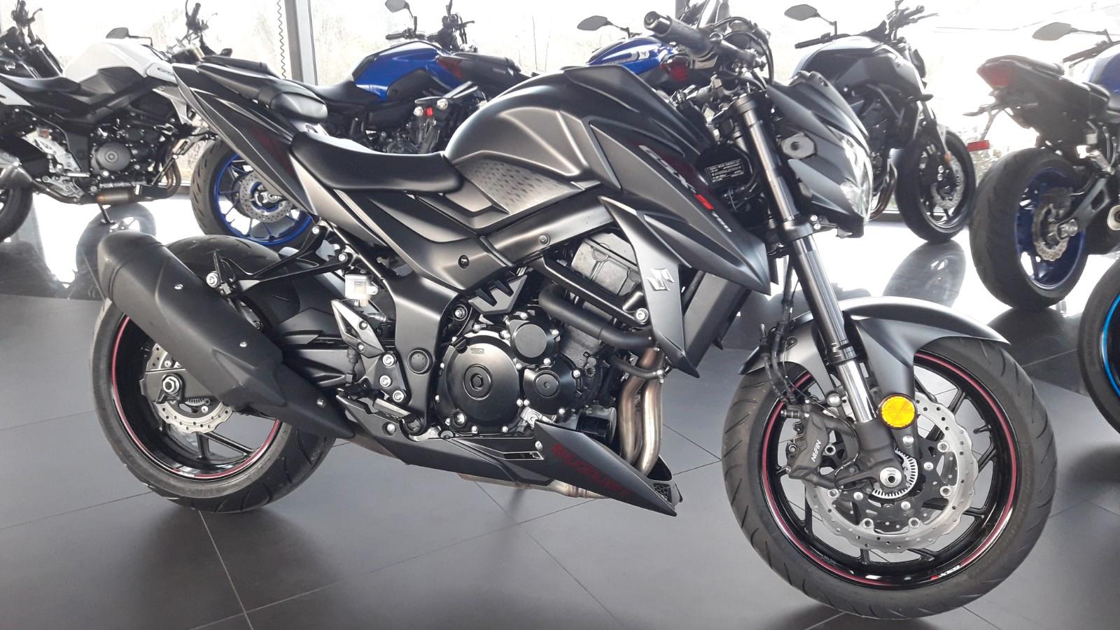 Suzuki GSX-S 750 / 1.Hand / mit 900,- € Zubehör / GSXS