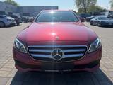 Mercedes-Benz E 220 T-Modell/360Kam/Keyless/Carplay/ACC/STZHZG - Mercedes-Benz E 220: Rot