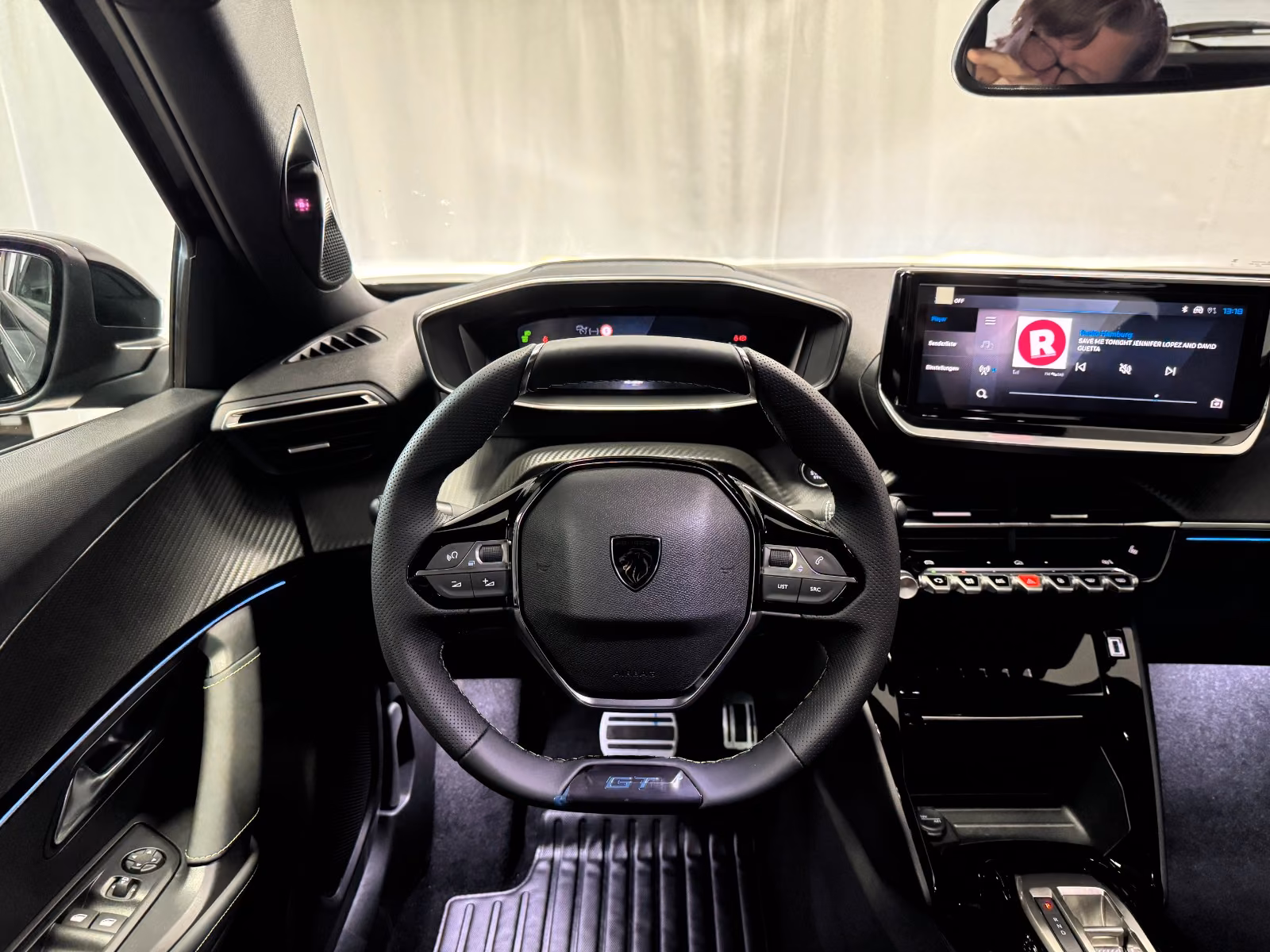 Peugeot 2008 Hybrid 145 GT Exclusive AHK 360Grad Kam.