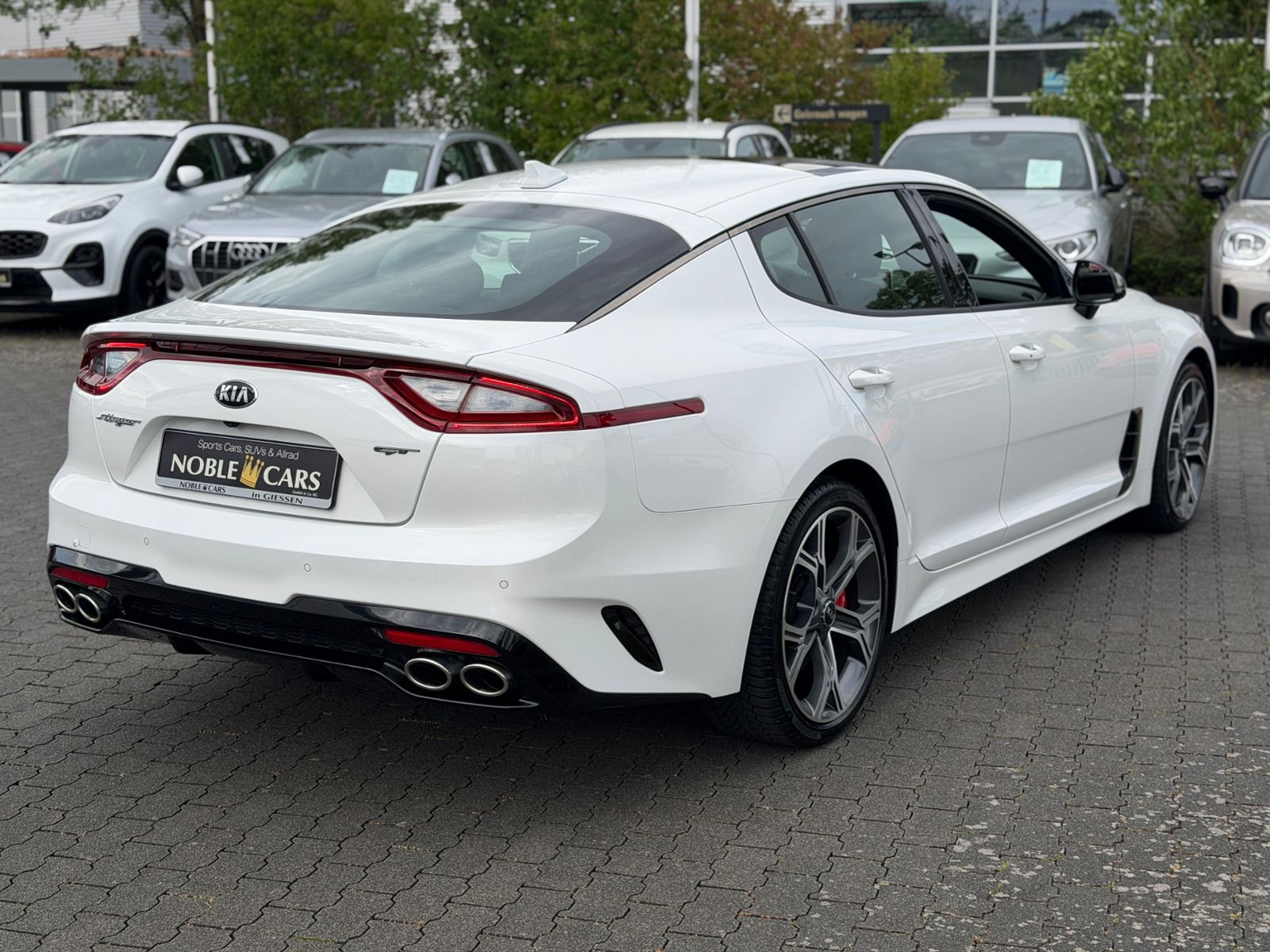 Fahrzeugabbildung Kia Stinger GT 4WD HUD PANO H/K LED NAV RFK SHZ