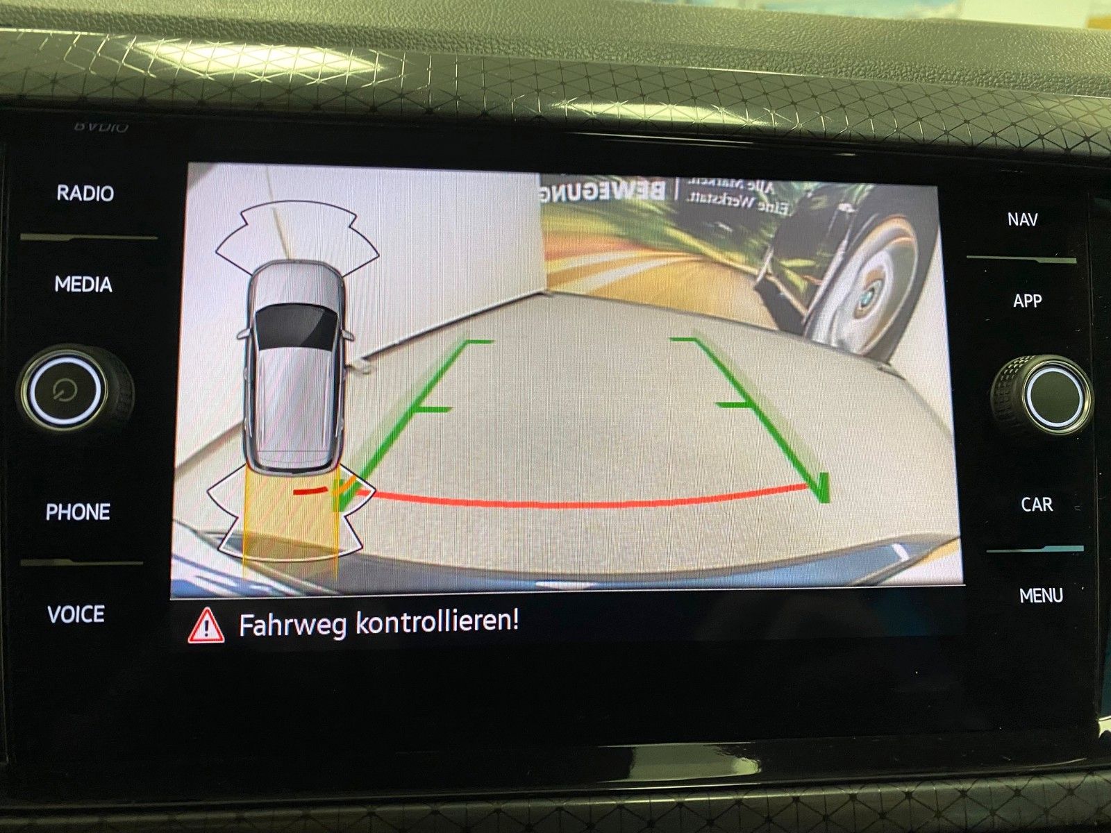 Fahrzeugabbildung Volkswagen T-CROSS 1.0 TSI OPF STYLE+KAMERA+ACC+SITZHEIZUNG