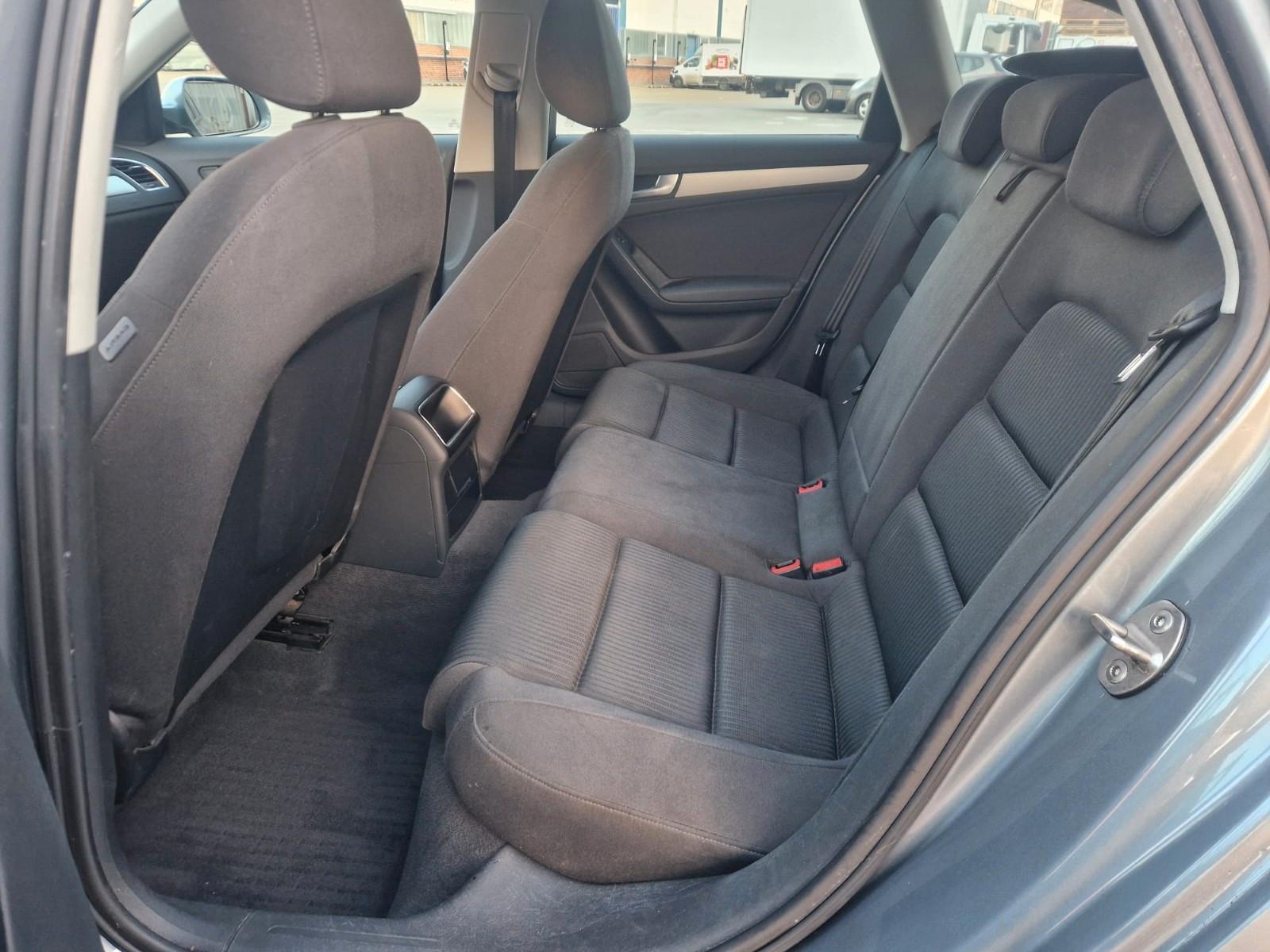 Audi A4 2011 — photo 6