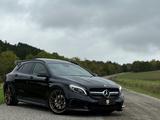 Mercedes-Benz GLA 45 AMG 4Matic/Pano/Comand/430PS/20"/Bi-Xenon - mit Benzin-Antrieb: Schwarz, Sitzheizung, Geländewagen