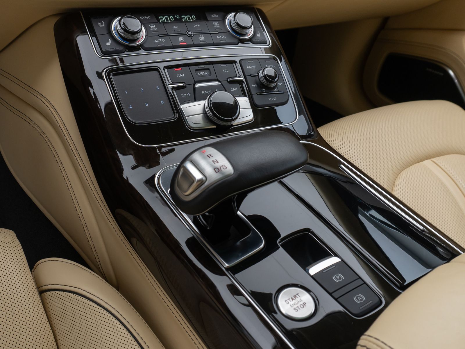 Fahrzeugabbildung Audi A8 W12 Lang Chauffeur GSD B&O Keramik TV Voll