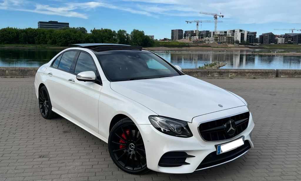 Image of Mercedes-Benz E 220