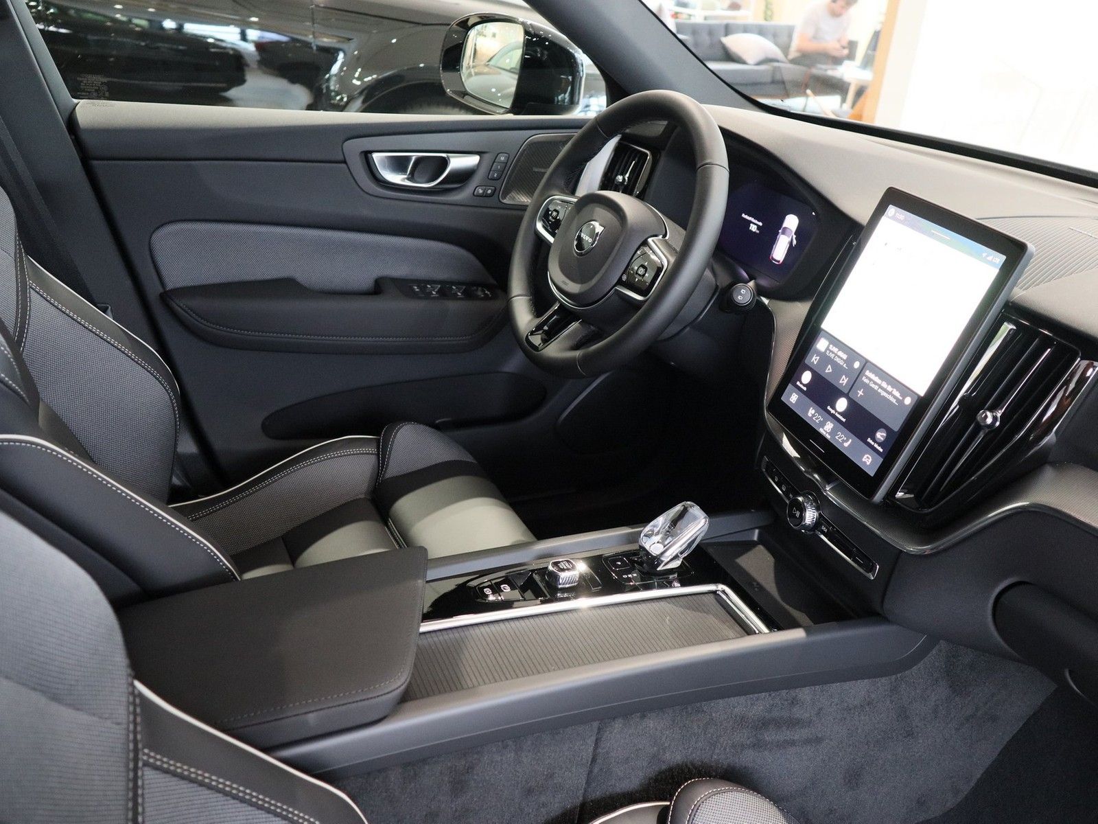 Volvo XC60 B5 Plus Black Edition AWD Plus Black Editio imagem 3