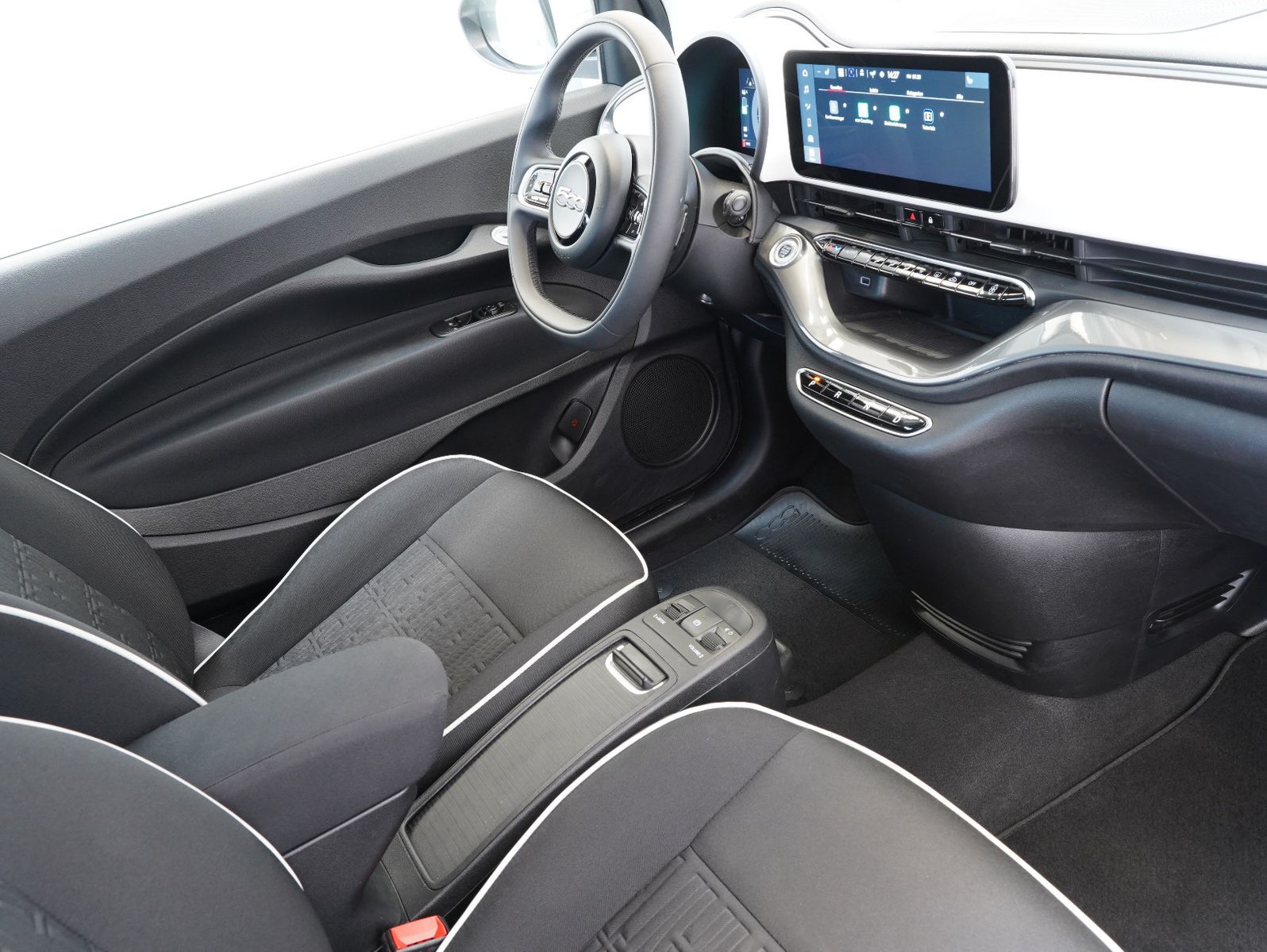 Fahrzeugabbildung Fiat 500e 87KW/42kWh/DC-LADEN/CARPLAY/DAB/SOH/KAMERA